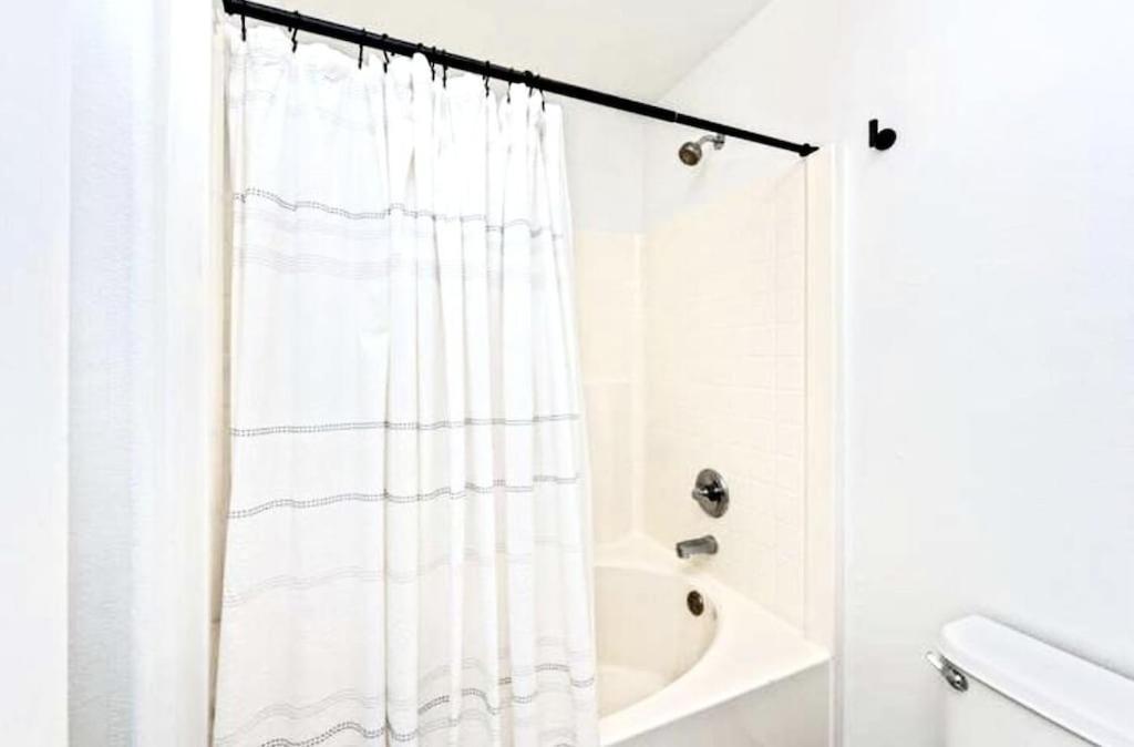 New! Close To Beach, Cozy, New Beds & Family Friendly นาวาร์ ภายนอก รูปภาพ